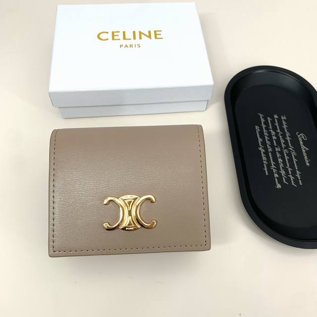 Celine 3867颜色老花 黑色 奶昔粉 大象灰 棕色尺寸：10.5*9*4Celine 专柜最新款出货！采用头层牛皮，精致时尚！