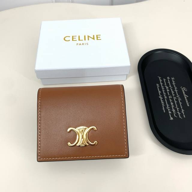 Celine 3867颜色老花 黑色 奶昔粉 大象灰 棕色尺寸：10.5*9*4Celine 专柜最新款出货！采用头层牛皮，精致时尚！