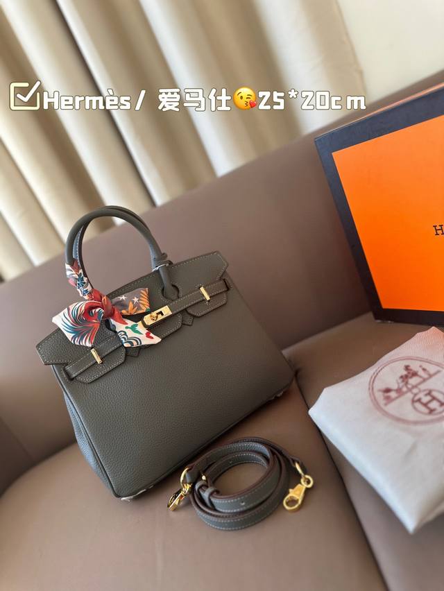 Hermès 爱马仕 铂金包 高端质量 专柜最新款进口荔枝纹 明星同款 原版质量 Hermès每个女孩的必备品 尺寸：25*20