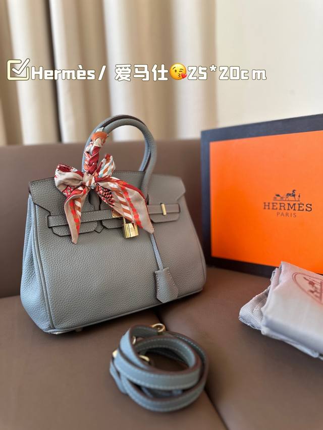 Hermès 爱马仕 铂金包 高端质量 专柜最新款进口荔枝纹 明星同款 原版质量 Hermès每个女孩的必备品 尺寸：25*20