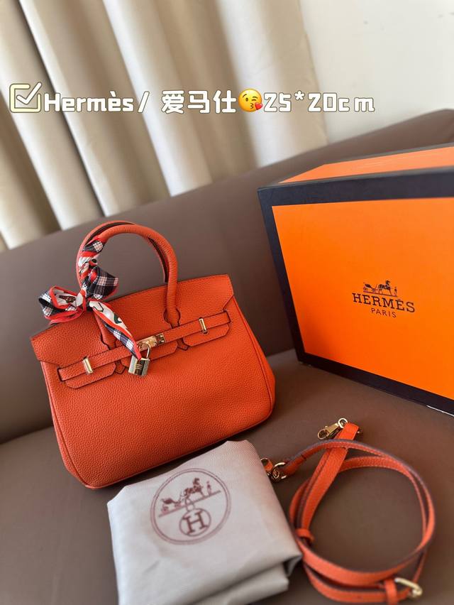 Hermès 爱马仕 铂金包 高端质量 专柜最新款进口荔枝纹 明星同款 原版质量 Hermès每个女孩的必备品 尺寸：25*20