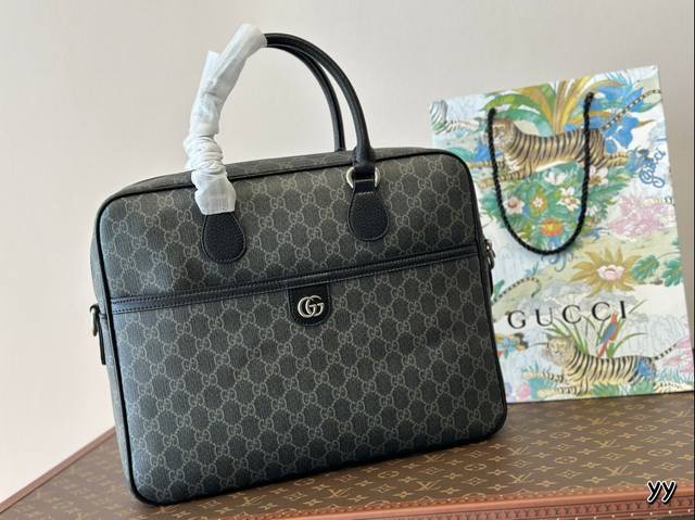 Gucci新款男士公文包单肩手提包 尺寸36*29Cm