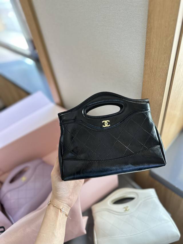 折叠礼盒包装 Chanel新品 Mini 31Bag 牛皮质地 时装 休闲 不挑衣服 尺寸20