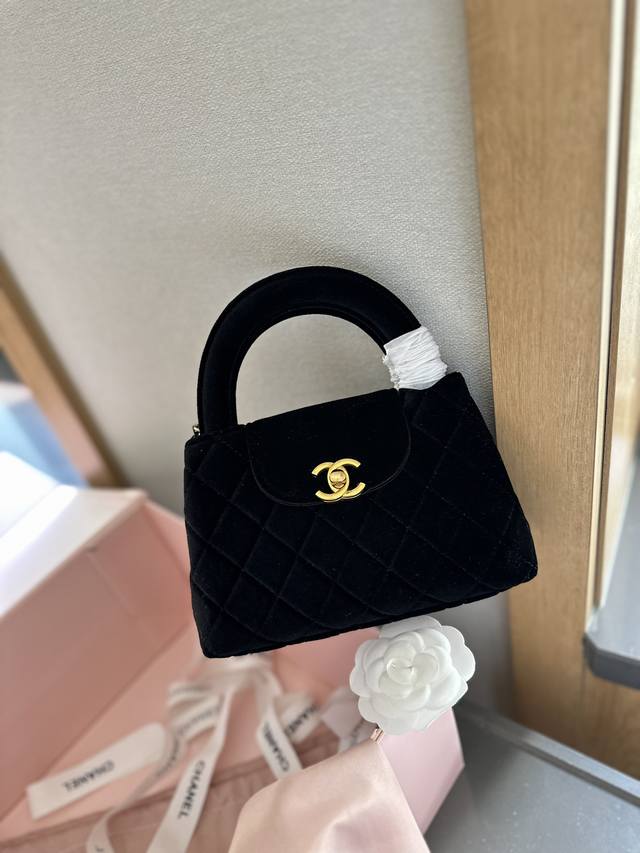 折叠礼盒包装 Chanel 24新款kelly链条包 24C最火的一款 尺寸：21Cm