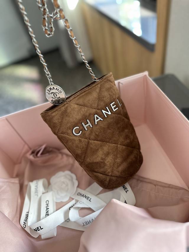 折叠礼盒包装 Chanel 新品 Mini 水桶包 手机包 时装 休闲 不挑衣服 尺寸12*18Cm