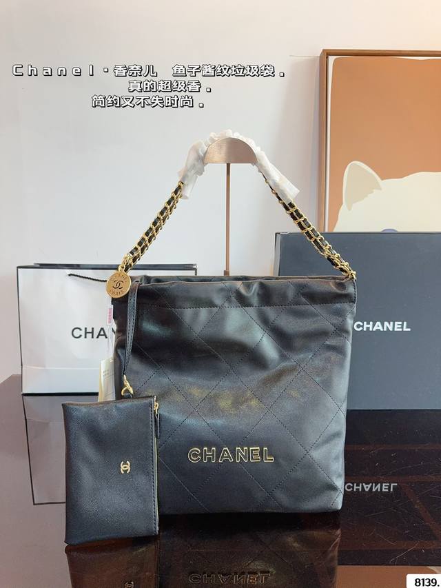 配礼盒 Chanel香奈儿 早春系列 新款 链条垃圾袋购物袋 金币bag 手感超级好 原版五金 超级大牌 以华丽高贵的外形成为当下最炙手可热之作人手必备，明星热