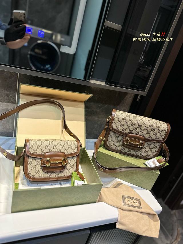 折叠礼盒 Gucci 1955马衔扣手袋在早春系列中惊艳亮相，这一手袋延用了六十余年前经典单品的线条与造型，将经典细节与现代精神巧妙融合，强调了马衔扣这一品牌标