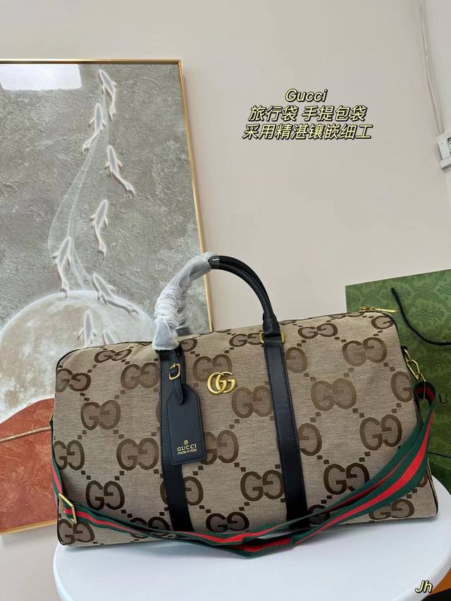 要旅行的宝宝 机场旅行包来咯gucci 专柜同款旅行包 范冰冰 杨幂 刘涛各路大牌明星同款我有自留一直在用每个摩登旅者 都要拥有一只帅气能装的旅行袋 时尚爆发款