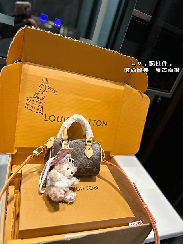 礼盒包装 Lv 新款 Speedy 16 Nano 枕头包 Lv 新款系列 枕头包 手袋,全网首发 Lv Speedy Nano 枕头包这款retiro 手袋以