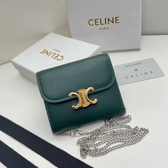 Celine 10783 链条可拆卸颜色 黑 棕 粉 墨绿 灰尺寸 11*10*5Celine凯旋门非常炫美的一个系列，专柜同步，采用头层牛皮，精致时尚！可以单