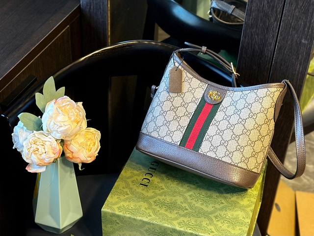 原厂皮 折叠礼盒 Gucci Ophidia Hobo 流浪包 腋下包 今天的气场是hobo给的！！！ 等这个包开发到改版到等五金差不多一个月， 这个包真的非常