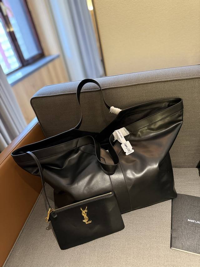 礼盒包装 Ysl Tote包 慵懒随性又好背 上身满满的惊喜 高级慵懒又随性 彻底心动的一只 Size：35