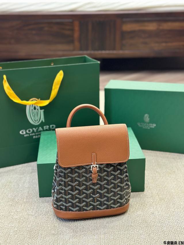 牛皮版本 Goyard 戈雅mini双肩包 造型简洁大气 肩带多种调节方式，三种背法。 看似小巧的造型却有着超大的容量，再加上有品牌专利技术的特殊小牛皮，手感极