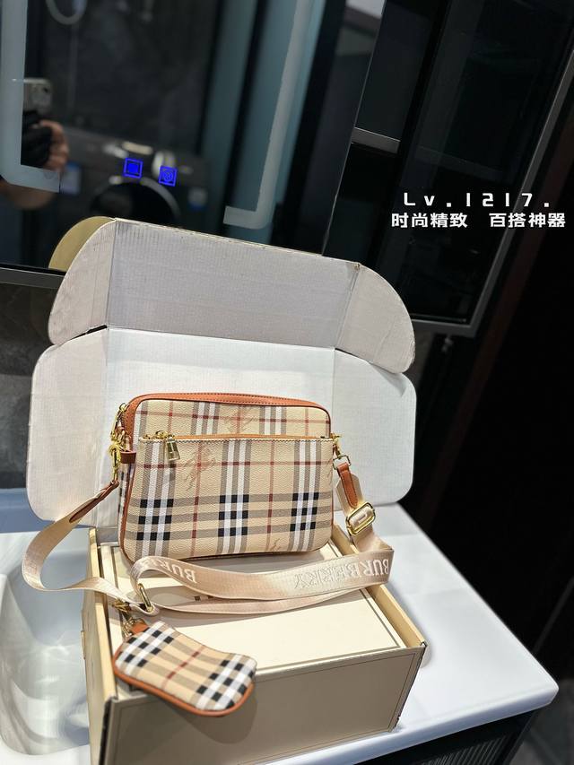 礼盒包装 Burberry 原单货 巴宝莉专柜最新款实用耐久的 Grace 邮差包pvc 纹路材质搭配牛皮四季必备 尺寸：25.4.18