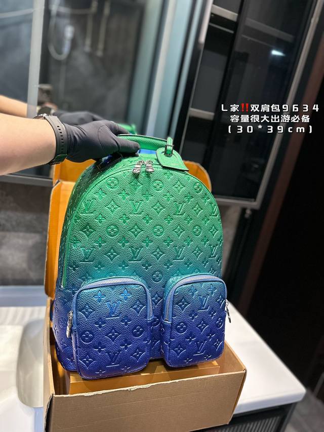 Lv 双肩包 干干净净 简简单单 搭配休闲风的穿搭 舒适又有活力尺寸30.39