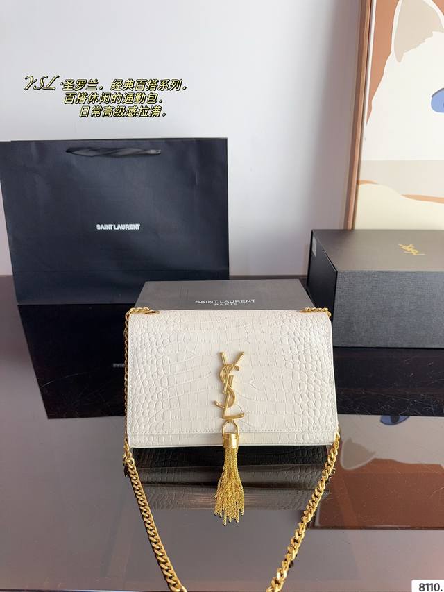 金扣.配礼盒. Ysl 圣罗兰 信封流苏链条包 专柜新品 明星款 据说上市不到一个月被抢空 超多博主推荐 保留了ysl一贯的摇滚精神 走的都市随性风 值得打ca