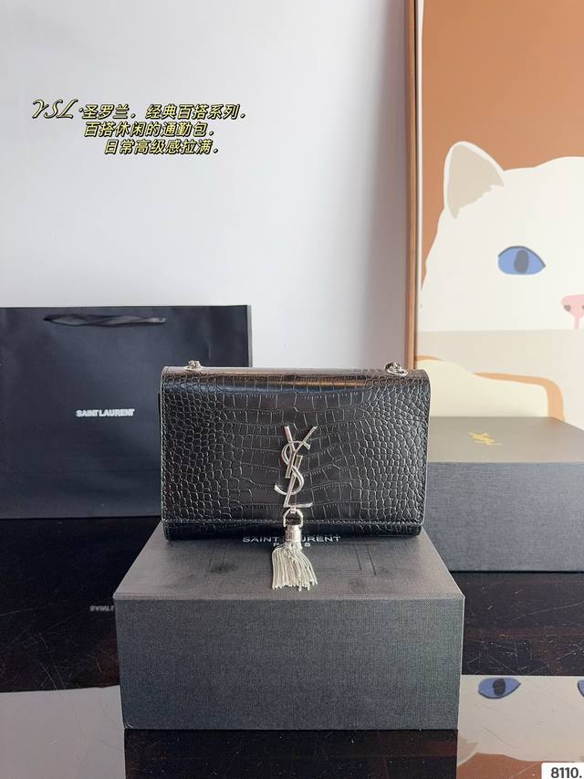 银扣.配礼盒. Ysl 圣罗兰 信封流苏链条包 专柜新品 明星款 据说上市不到一个月被抢空 超多博主推荐 保留了ysl一贯的摇滚精神 走的都市随性风 值得打ca