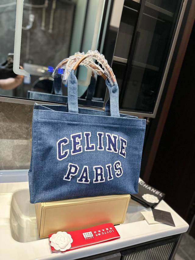 Celine牛仔tote Cacbs 牛仔托特和夏天也太般配了吧～丹宁蓝购物袋 包身牛仔丝印工艺 刺绣标志logo 小短途必备～低调又有品的一款购物袋～典型的大