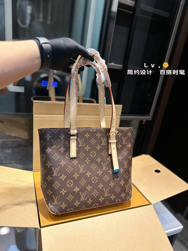 Lv Piano Mezzo托特手袋 质感很高级 容量超级大也很耐用 日常出街背它回头率百分百 就是这种随性慵懒感尺寸33*24