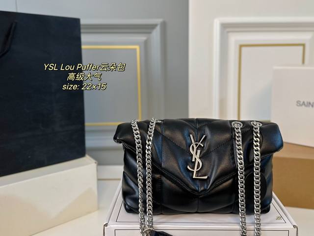 折叠盒飞机盒 Size:22×15 Ysl 圣罗兰lou Lou Puffer云朵包 高级又饱满的包型，软软糯糯！ 圆润造型中带着慵懒，大气 抽拉式链条，可以多