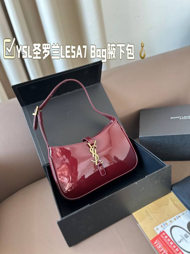 折叠盒 Ysl圣罗兰le5A7 Bag腋下包 极简外形金属logo扣开设计～ 简洁唯美且高级感！ 包身轻盈，易搭配 日常出街炒鸡方便 尺寸24*15