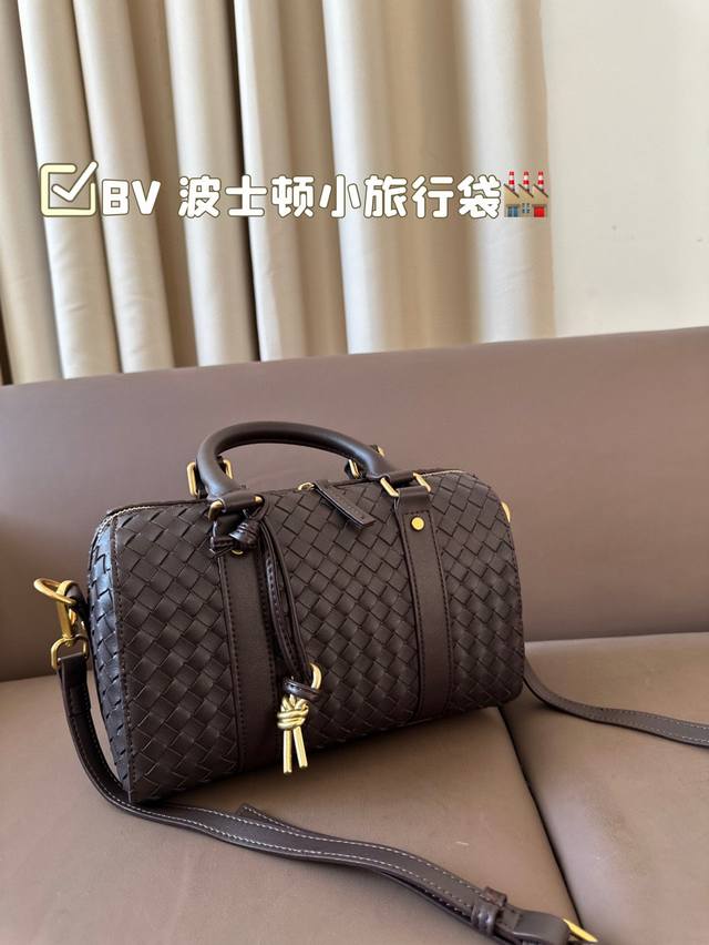 Bv波士顿小旅行袋 #时尚&实用的完美融合，通勤差旅都百搭！ 材质：牛皮 尺寸25*16