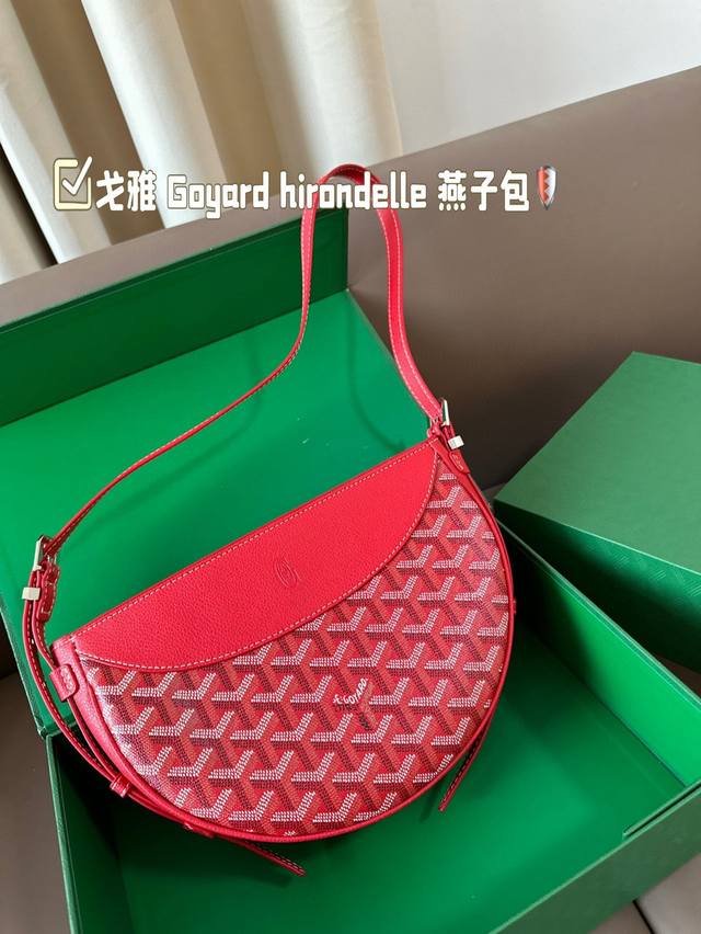 戈雅 Goyard Hirondelle 燕子包 简单的穿搭永远不过时，舒服随性耐看！ 搭配一只棕色 Goyard，点亮一下整体造型，秋冬配棕色实在太好看了！