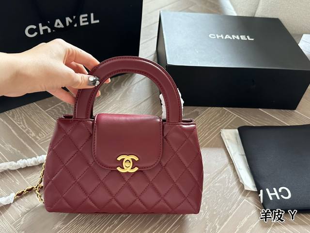 Chanel23Kkelly. 上身图来咯chanel新款23K最火的一只包包来咯 大号size完美手机妥妥放下真的复古到不行实物超级精致优雅有种巴黎女人的味道