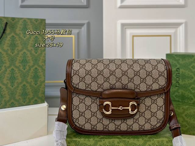 大号 折叠盒飞机盒 Size:25×19大号 Gucci 古驰新款1955马鞍包 经典马衔扣金属logo， 复古气息十足 质感超，肩带自由调节～ 优雅经典，超级