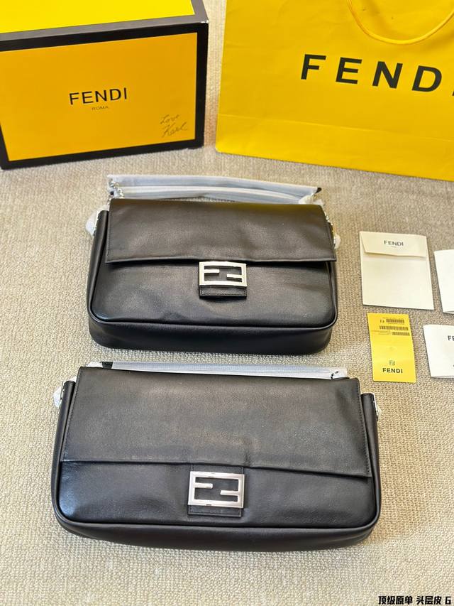 顶级原单 头层皮 Fendi Vintage法棍包 2024年米兰时装周街拍中，潮人们背的最多的包包大概就是fendi芬迪的这款腋下包了 经典布料 有种慵慵懒懒