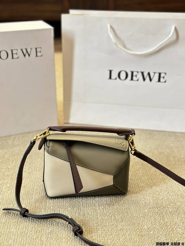 顶级原单 头层皮 Loewe 新秀款展示 罗意威 几何包 爱惨了这精致高级范儿！ 汤唯 杨幂孙千李一桐 雎晓雯.同款 最新秀款paseo几何包 包包界的一股清流