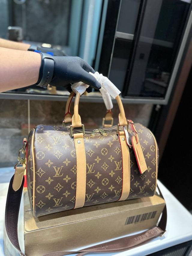 礼盒 Lv Keepall 新品枕头包 简直长在我的心头。 男女同款！！！！ 男盆友的新包 Z尺寸35.22