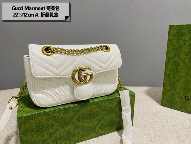 折叠礼盒 Gucci Marmont链带肩背包采用颇具结构感的柔软造型和超大号翻盖封口配以双 G 金属配件可滑动链条肩带有多种背法，可在肩背和手提之间自由转换采