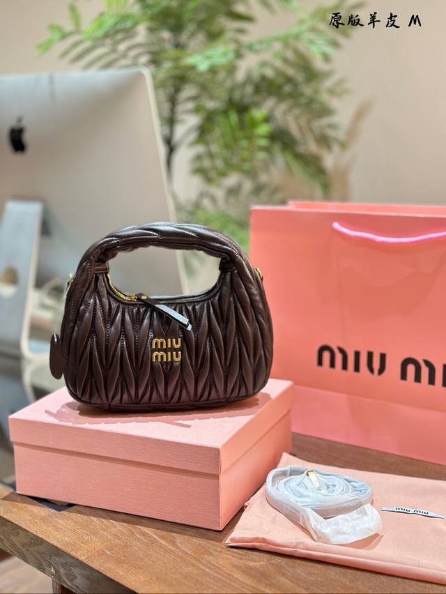 Miumiu羊皮月牙包 巧克力色 22Cm盒子包装