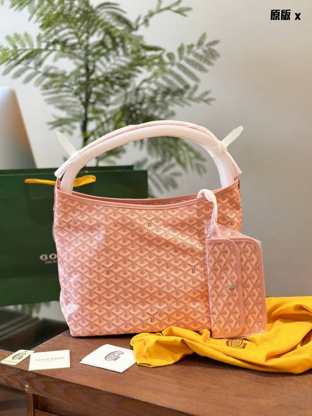 原版复刻 Goyard Hobo Bag新登场 Goyard Boheme Hobo Bag有着像artoistote 拉链封口的特色，不只是实用性加分，外观上