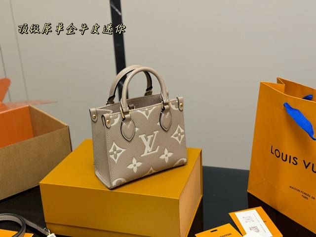 折叠盒飞机盒 Size：18*15Cm Lv 迷你onthego也太可爱了吧！ 小小的一支但是容量很大哦 Max完全没问题