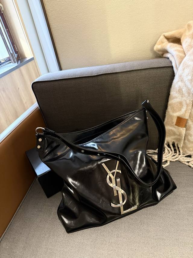 油蜡皮 礼盒包装 圣罗兰ysl 购物袋 Tote 火遍全球的爆款机场大包 机车女神包 明星同款 贵气而充满活力的品牌设计风格 我们专业从国外购买原版打造市场第一