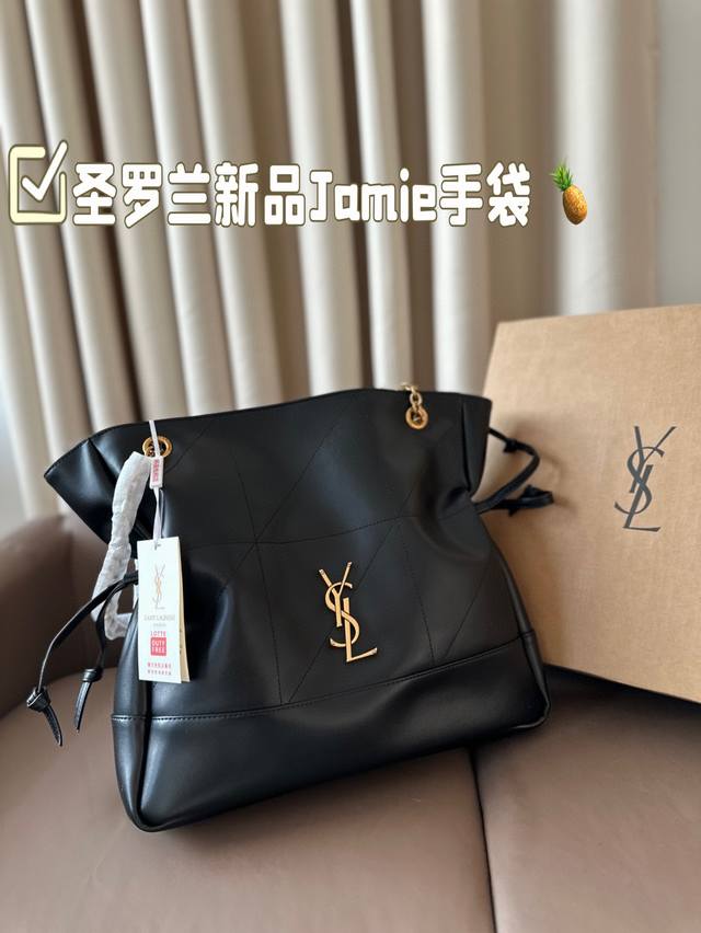 飞机盒 圣罗兰新品jamie手袋，松弛有度的时尚，Ysl新品jamie大号手袋，手袋的精致设计，不仅能够完美收纳你的日常所需，更是一种生活态度的展现。松弛有度，