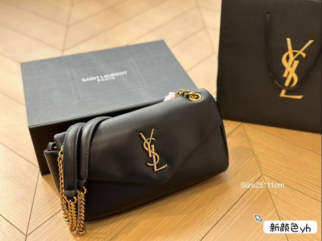 折叠盒 Size：25*11Cm Ysl 新款calypso云朵腋下包 软泡泡的那帕皮云朵包 像法棍包， 但是又比法棍要百搭 优雅 好喜歡这款哦！ 軟綿綿似棉花