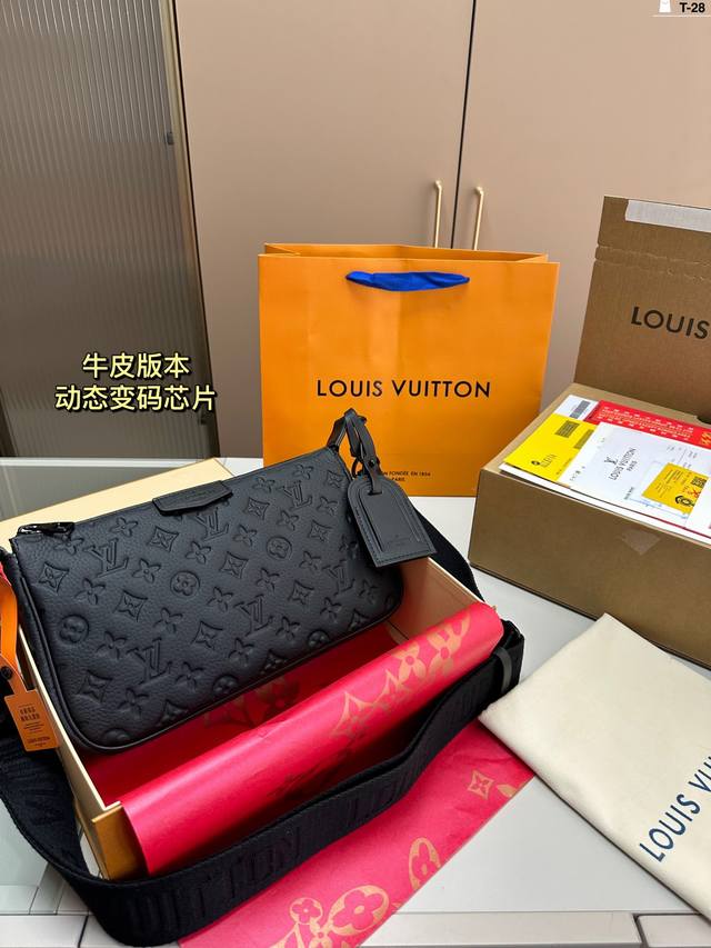 Lv Monogram Ddus 男士系列单肩包 牛皮质地 动态芯片变码 男生必备很百搭 T-28尺寸27.8.16折叠盒飞机盒