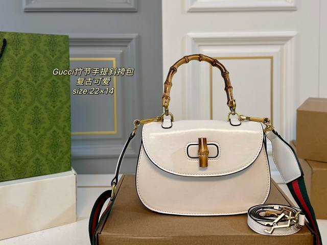 折叠盒 Size：22×14 Gucci 古驰新款竹节手提斜挎包 U型竹节包包手柄、竹节包扣， 整个包型超级圆润小巧， 斜挎休闲，手提优雅～ 复古又可爱，轻便百