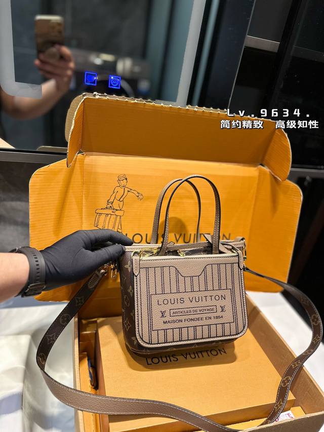 实用通勤又百搭，上班族必备的neverfull居然出新尺寸了 这回 Louis Vuitton 将它缩小重新诠释或许成为八月最有潜力的it Bag今年的新款好像