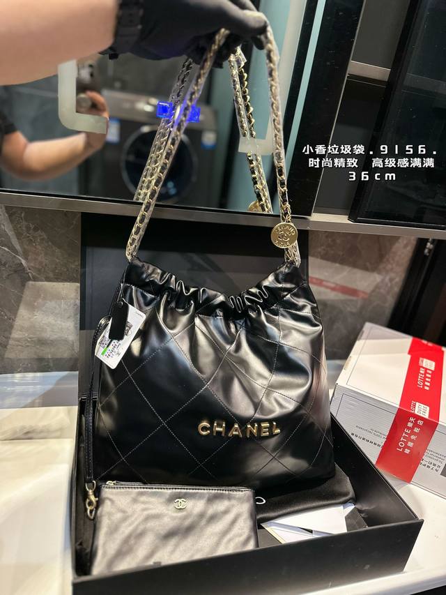 礼盒包装 Chanel 香奈儿 22Bag 油蜡皮 垃圾袋 又甜又酷 一整个爱住 百搭时尚 颜值超高 是每个潮酷女孩必入单品 Size：30Cm 36Cm