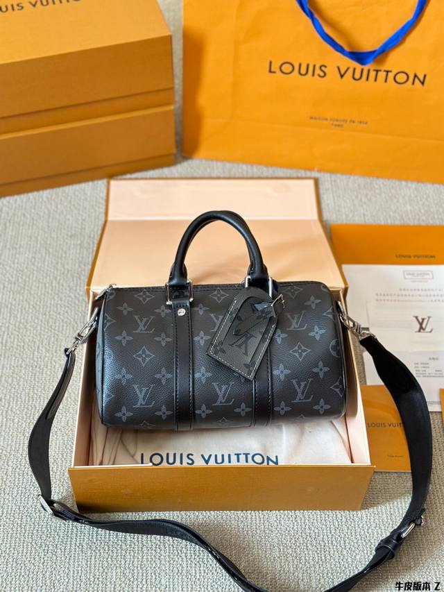 顶级原单 牛皮 男帅女飒！！Lv Keepall25 黑武士真的泰裤辣 路易威登 Keepall 25 黑银配色 时髦与酷酷并存 黑色老花有辨识度又低调 Cit