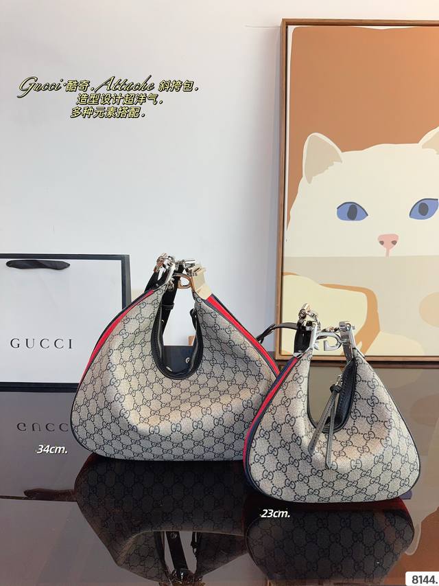 酷奇gucci Attache斜挎包. 高级时髦拿捏住啦 不显老气好好搭啊 而且貌美气质加成好高的呀～ 爱死了这份从容优雅尺寸：34*4*21 23*4*14C