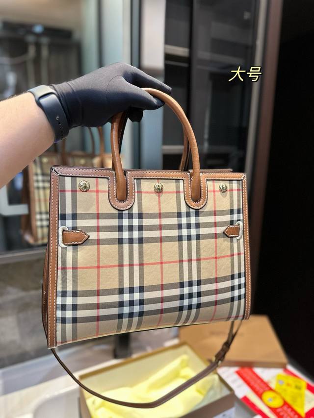 Burberry 巴宝莉托特包 Horseferry格纹帆布拼接小牛皮简直四季必备款 上身真的很好看经典气质款 日常出行 容量很大l尺寸: 30 25