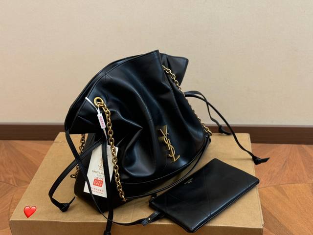 配盒 Size：34.30Cm 圣罗兰太好搭配了呜呜呜 Ysl Bag 更酷哦！ 面料很耐造 高级感拉满 搜索 垃圾袋