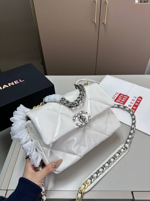 Chanel香奈儿19Bag 性价比做到最优 皮料再次升级质感高级 D-347尺寸25.7.16折叠盒