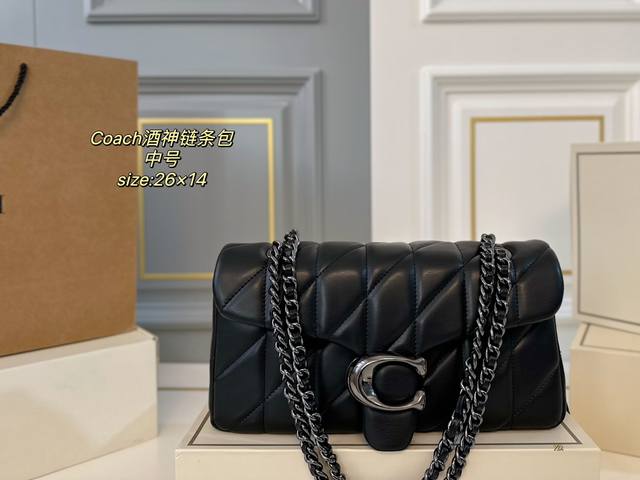 中号 折叠盒 Size：26×14 Coach蔻驰tabby酒神链条包 皮质触感软软的很舒服 可以腋下背也可斜挎背 一眼就爱上 甜酷女孩必备