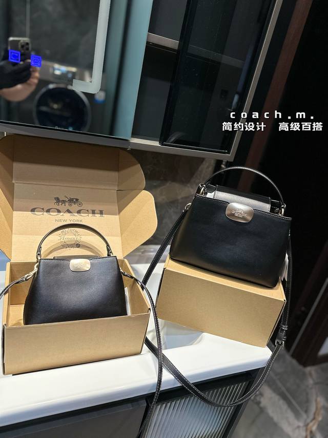 礼盒包装 Coach 10月新品迷你手提 Eliza 可可爱爱的新品eliza小包太精致啦小黑包秋冬斜挎好看又百搭呢 尺寸25*17 20*14